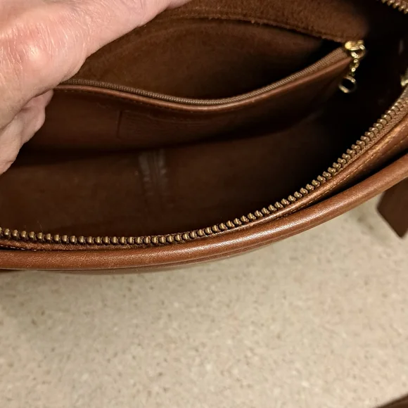 Vintage Coach Cognac Brown Leather Crossbody Bag - Picture 7 of 16
